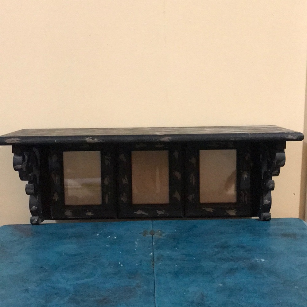 Picture frame decorative shelf